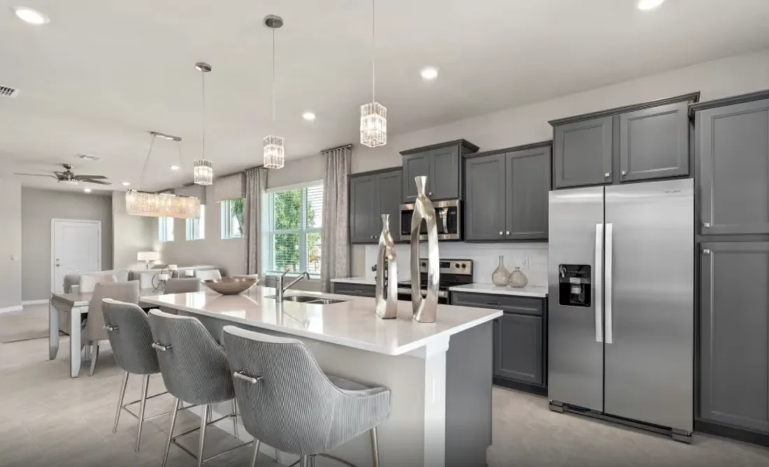 Lakeshore vacation home at Windsor Cay Resort, interior and exterior view 2