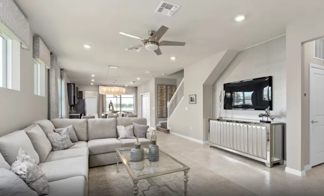 Lakeshore vacation home at Windsor Cay Resort, interior and exterior view 4